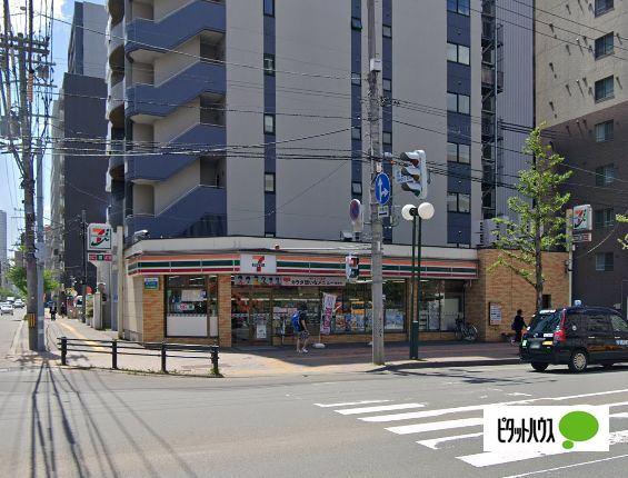セブンイレブン札幌北2条東1丁目店：136m