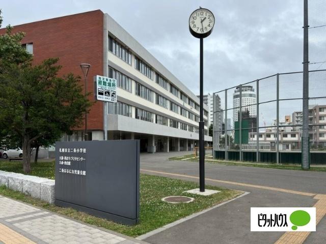 札幌市立二条小学校：640m