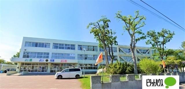札幌市立新川中央小学校：830m