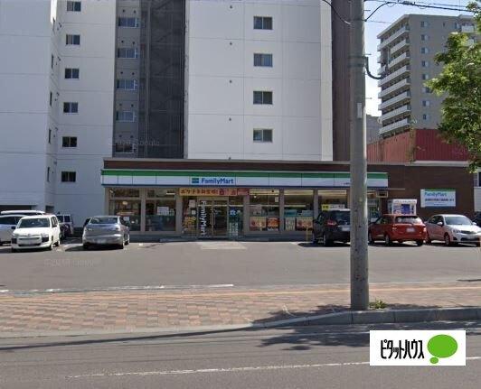 ファミリーマート札幌南2条東4丁目店：379m