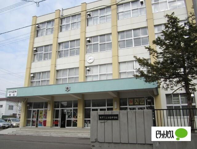 札幌市立白石中学校：111m