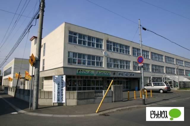 札幌市立発寒西小学校：711m