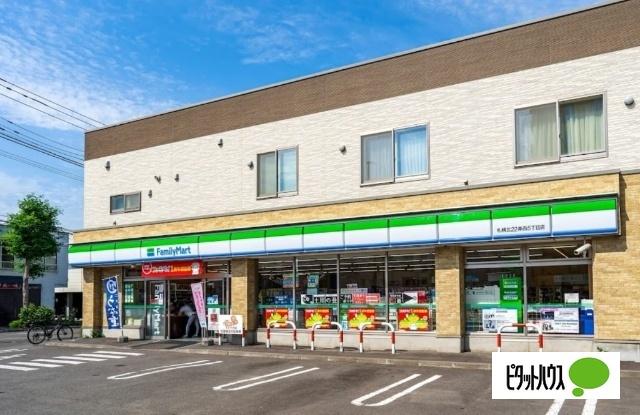 ファミリーマート札幌北22条西5丁目店：373m