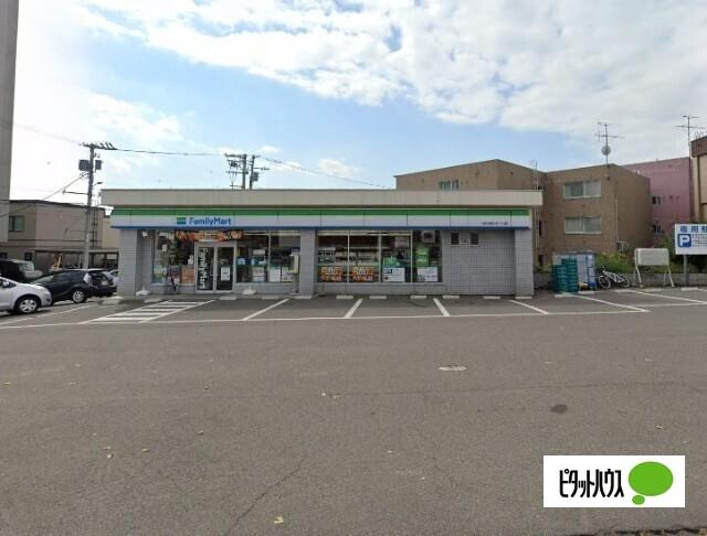 ファミリーマート札幌月寒東5条11丁目店：275m