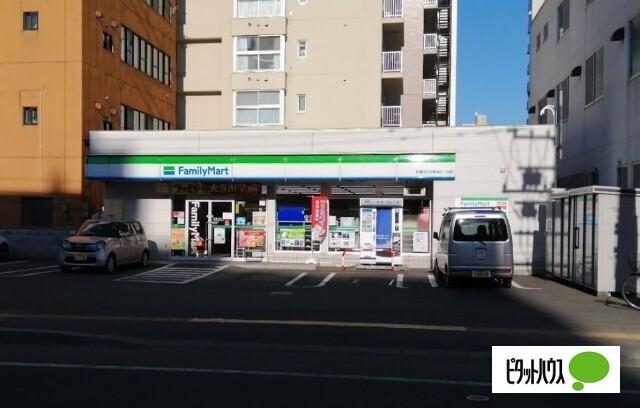 ファミリーマート札幌北23条西3丁目店：205m