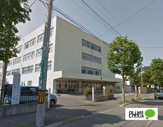 札幌市立日章中学校：466m