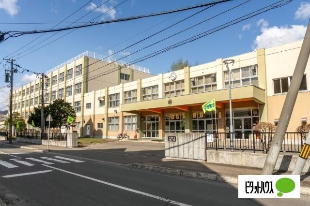 札幌市立日新小学校：315m