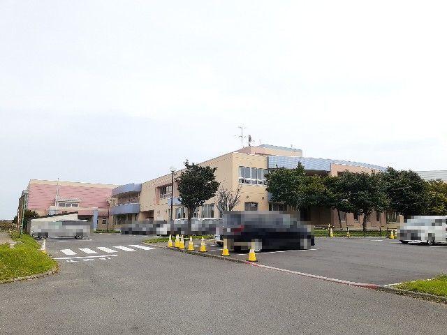 八丁平小学校：2000m