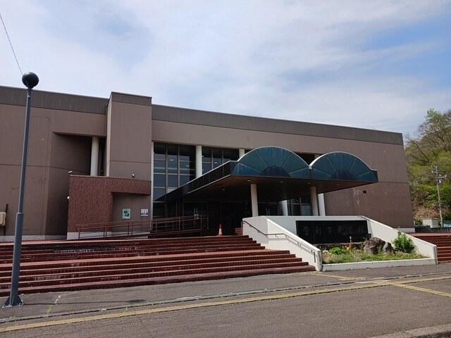登別市民会館：129m