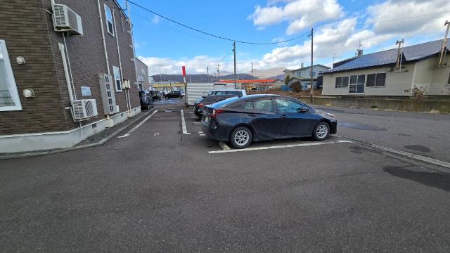 アトイ　レラ（101） 駐車場