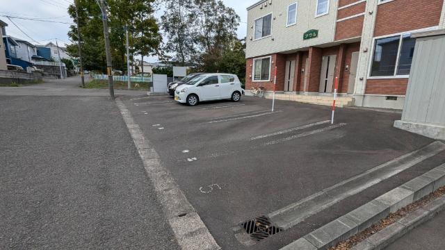 アウル（102） 駐車場