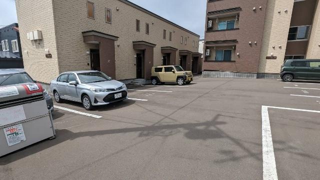 シャルム高砂・１番館（C） 駐車場