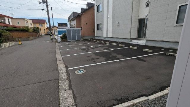 ヴェザリア（102） 駐車場