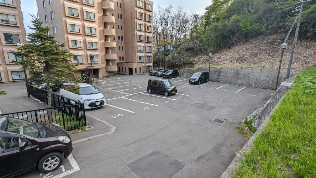 ハイライフ室蘭（201） 駐車場