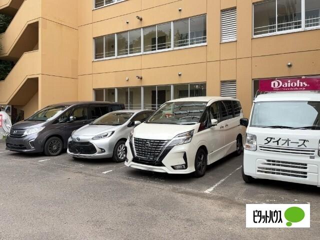 パークノヴァ北円山（304） 駐車場