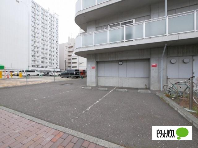ＡＭＳＴＯＷＥＲ南６条（1205） 駐車場