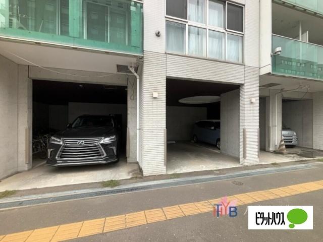 アジュールコートＮ５（303） 駐車場
