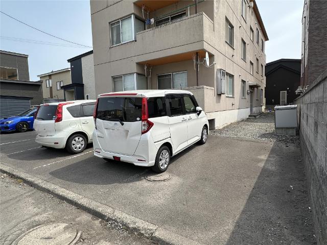 サンライズハイツ（301） 駐車場