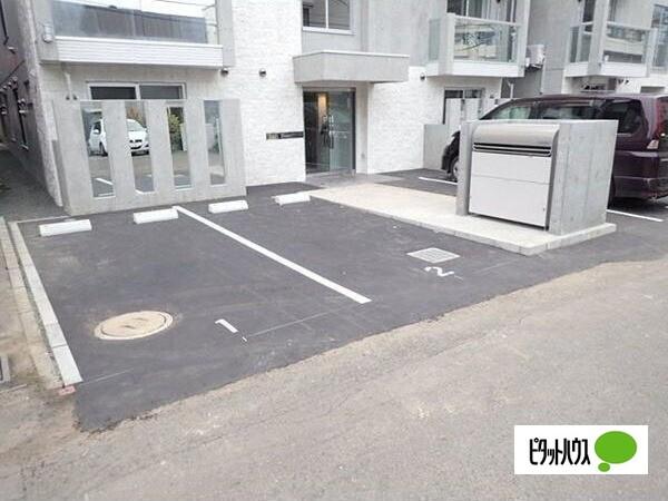 リエール発寒南（103） 駐車場