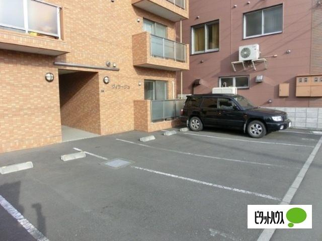 ヴィラージュ（203） 駐車場