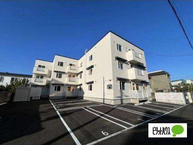 タウンハウス山鼻（202） 駐車場
