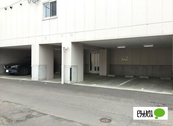 エスカーダ南８条（301） 駐車場