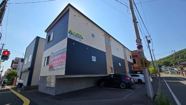 東室蘭駅より徒歩28分 築15年2ヶ月 2階建の賃貸物件