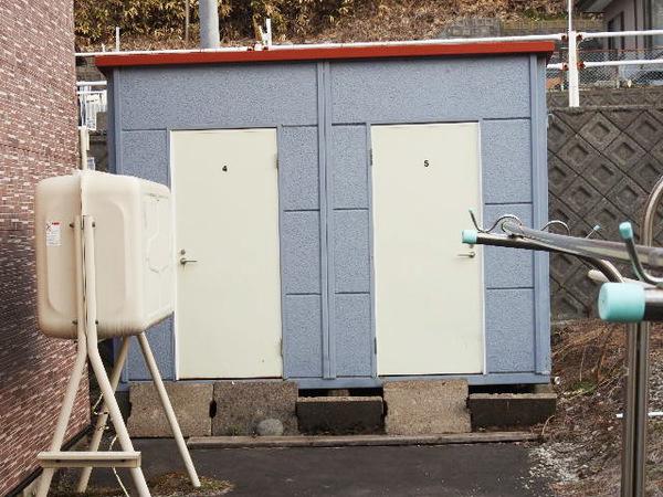 岡アパート　右側 物件画像
