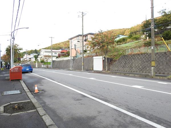 岡アパート　右側 物件画像