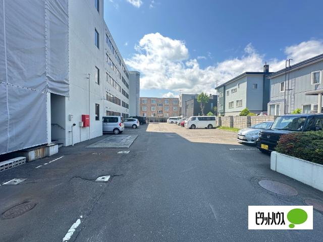朝日プラザ宮の森 駐車場
