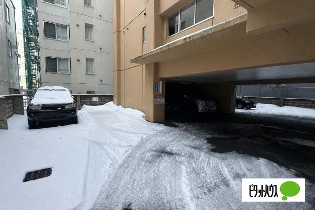 ダイアパレス南三条 駐車場
