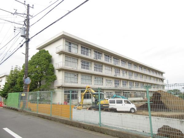 秦野市立西中学校：575m