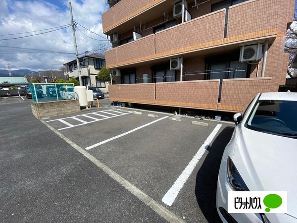 フェリシア（302） 駐車場