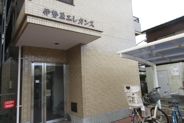 伊勢原エレガンス（302） エントランス