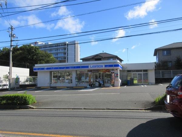 ローソン秦野西大竹店：328m