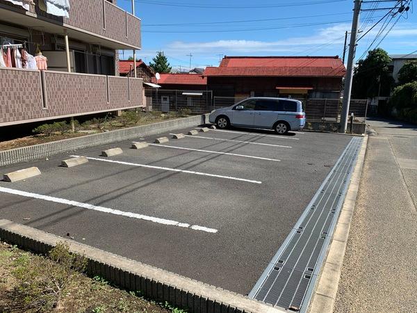 フェニーチェ（201） 駐車場