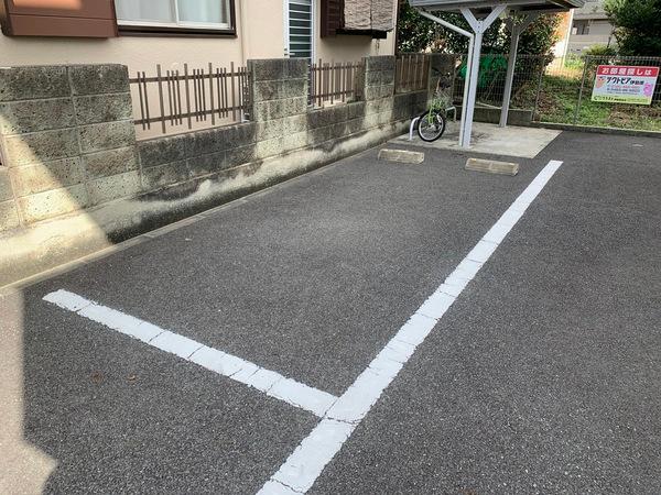 グリシーヌ（301） 駐車場