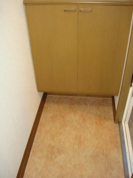 ロイヤルパレス（102） 玄関