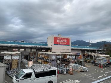 ビーバートザン秦野店：659m