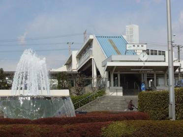 鴨宮駅：1300m