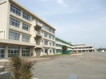 厚木市立依知南小学校：650m