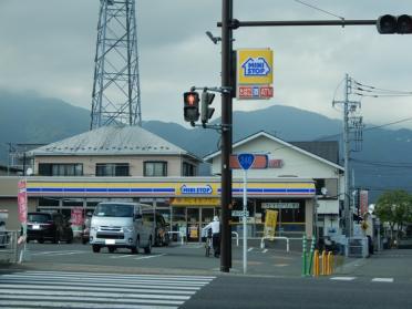 ファミリーマート渋沢南店：180m