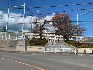 秦野市立東小学校：2290m