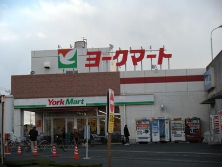 ヨークマート伊勢原店：758m