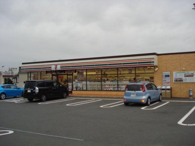 セブンイレブン伊勢原板戸店：263m