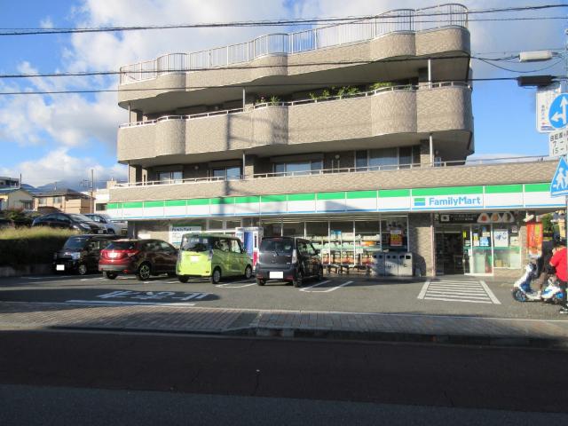 ファミリーマート渋沢南店：266m