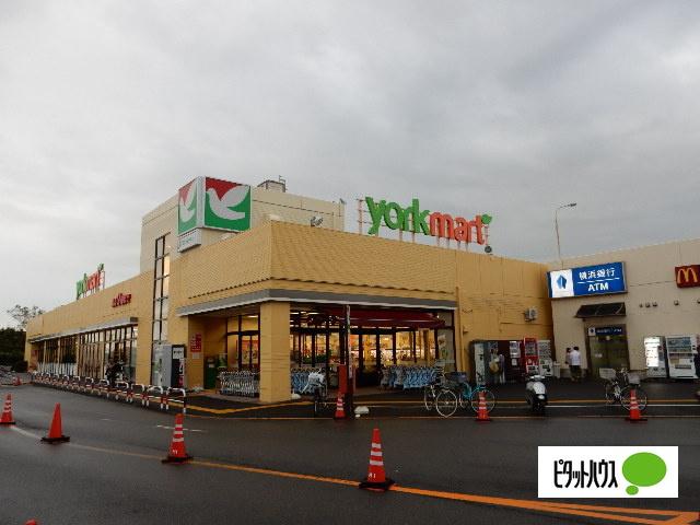 ヨークマート伊勢原店：941m