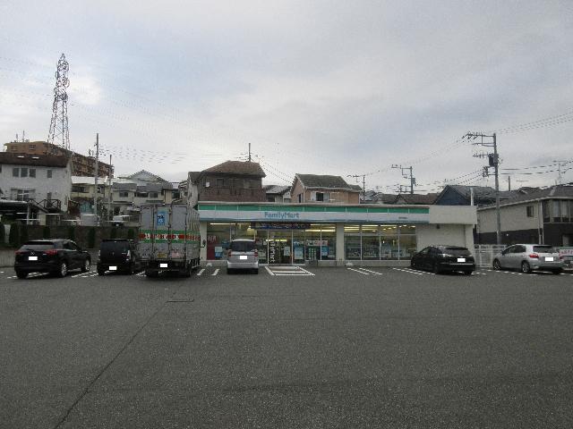 ファミリーマート秦野曽屋店：120m
