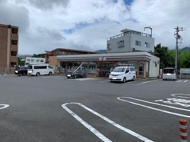 セブンイレブン秦野落合北店：705m