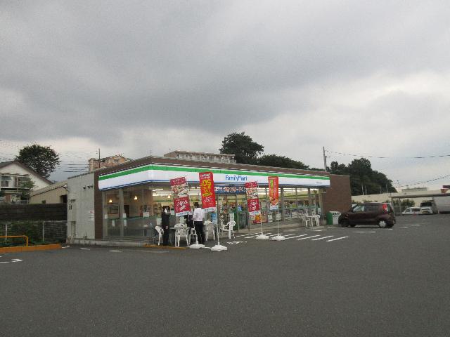 ファミリーマート秦野運動公園東店：1073m